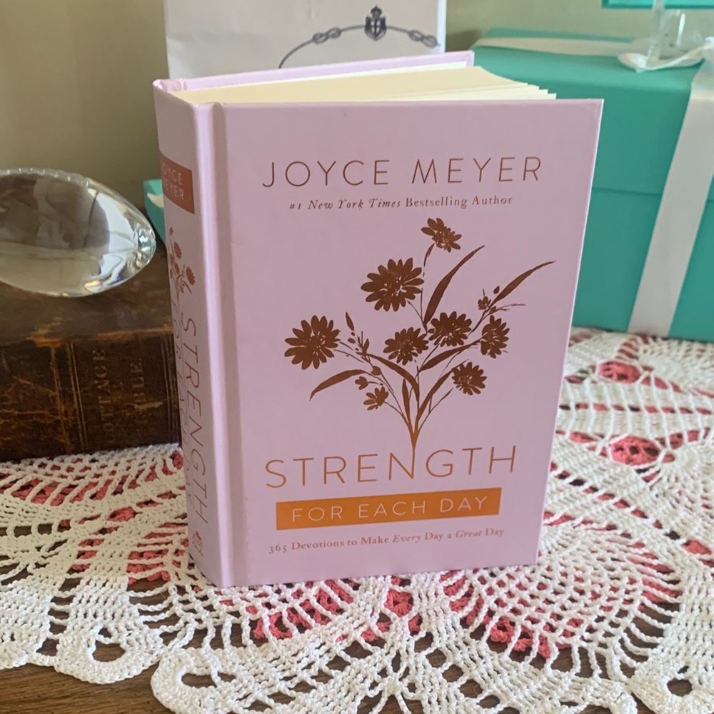 Joyce Meyer "Strength for Each Day" Pink Devotional Book